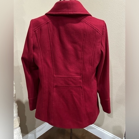 Women’s Anne Klein Burgundy Wool Blend Coat With Black Buttons, EUC! - Picture 3 of 8
